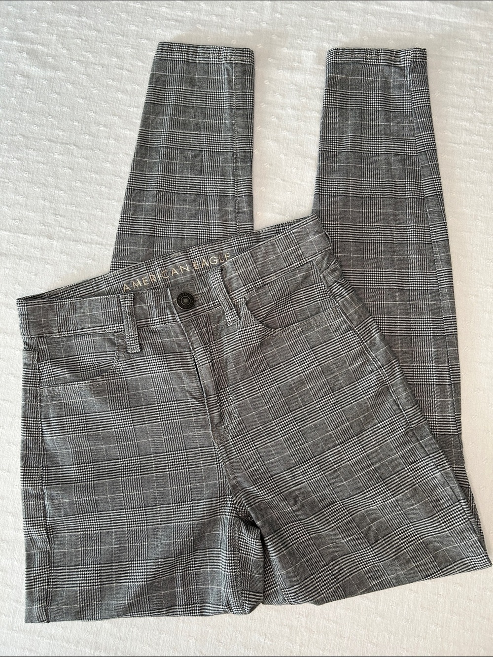 American Eagle Black and Gray Houndstooth Plaid super stretch skinny jean Pants